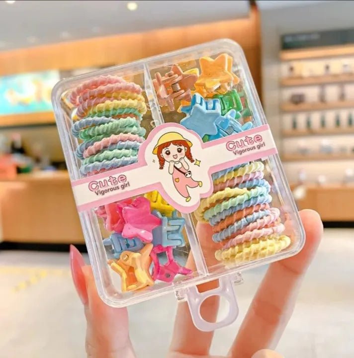 Children and Babies Do Not Harm Their Hair. Girls Tie Their Heads, Grab Hair Clips, Hair Accessories, and Headbands by Just Born - AlifdukanAlifdukan types here :)