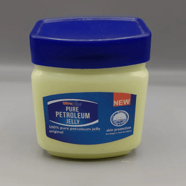 Lucky Petroleum Jelly Regular - AlifdukanAlifdukan types here :)